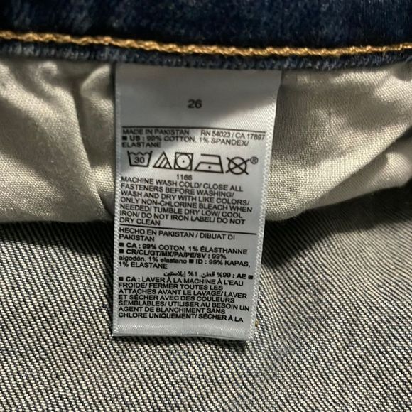 NWT- Old Navy- 26+. Extra High Rise Sky-Hi Straight - Picture 10 of 10